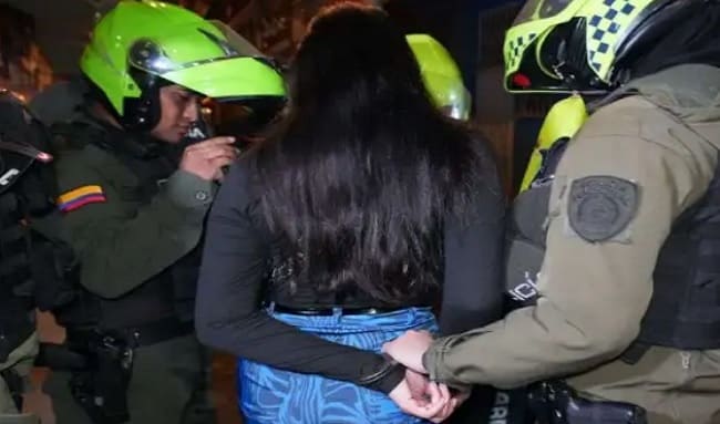 Condenada por crimen violento es detenida de rumba en el barrio Tibabuyes Universal, Suba: Tenía casa por cárcel y se escondió en un baño