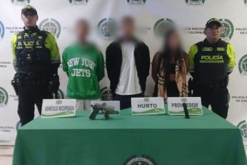 Tres personas fueron capturadas tras hurtar un vehículo de plataforma en el occidente de Bogotá