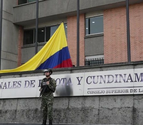 Tribunal Superior revoca condena a Álvaro Uribe: absuelto por soborno en actuación penal y fraude procesal