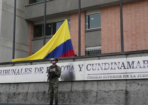 Tribunal Superior revoca condena a Álvaro Uribe: absuelto por soborno en actuación penal y fraude procesal