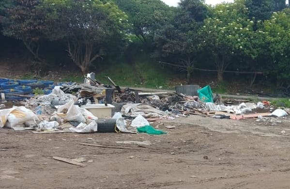 Villa Cindy sigue sumida en la Basura: El Río Bogotá, convertido en un relleno clandestino