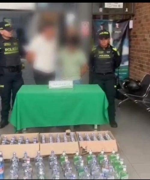 Sorprendidos con 197 botellas de licor adulterado al intentar evadir a la policía en la localidad de Engativá