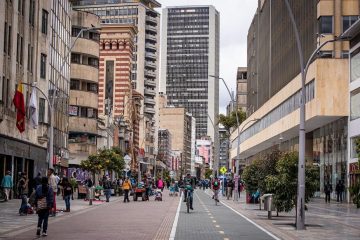 Censo económico de la carrera Séptima en Bogotá revela envejecimiento y potencial productivo entre vendedores del espacio público