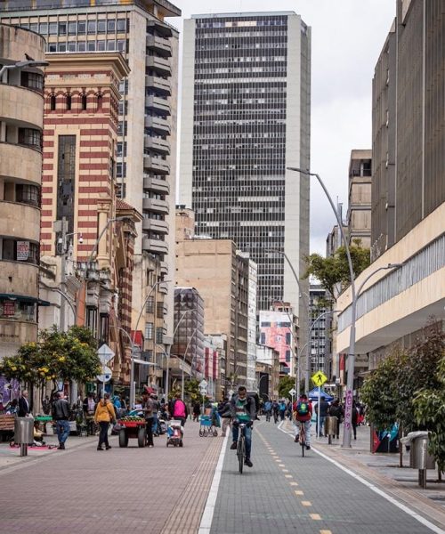Censo económico de la carrera Séptima en Bogotá revela envejecimiento y potencial productivo entre vendedores del espacio público