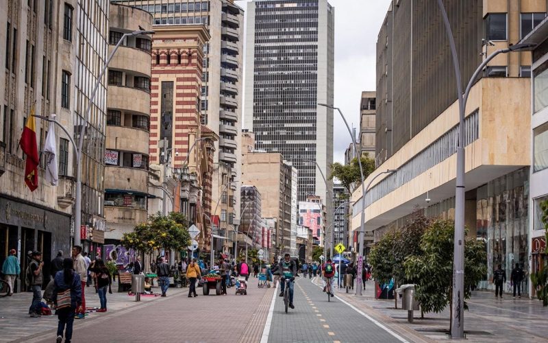 Censo económico de la carrera Séptima en Bogotá revela envejecimiento y potencial productivo entre vendedores del espacio público