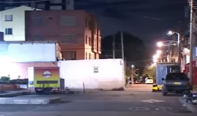 Cinco hombres armados intentaron robar un carro en el barrio Prado Pinzón en Suba y golpearon al conductor