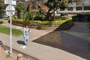 Ladrón en bicicleta asalta a mujer en parada de alimentador en el barrio La Toscana a las 5:30 de la mañana