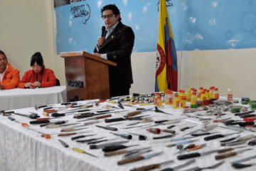Jóvenes en Bogotá entregaron más de 3 mil armas y elementos de consumo de sustancias