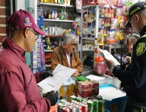 Cinco botellas de licor adulterado y 49 cervezas vencidas en operativos de Halloween en Bogotá