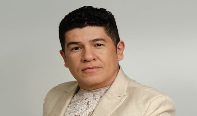 Robinson Silva cierra el 2025 con Alci Acosta y Juan Fernando Velazco celebrando a Julio Jaramillo