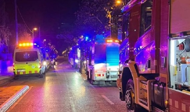 Voraz incendio devora fábrica de espumas en la localidad de Barrios Unidos