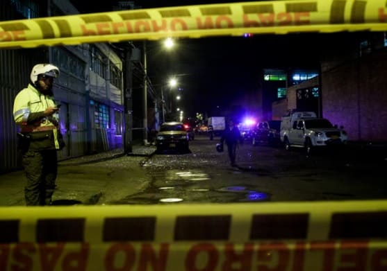 Estudiante muere tras presunta agresión en fiesta de Halloween; hay tres capturados