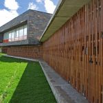 Padres Denuncian: Alrededores del Colegio Gerardo Molina, un «Hotel 5 Estrellas» para habitantes de calle