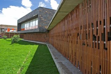 Padres Denuncian: Alrededores del Colegio Gerardo Molina, un «Hotel 5 Estrellas» para habitantes de calle