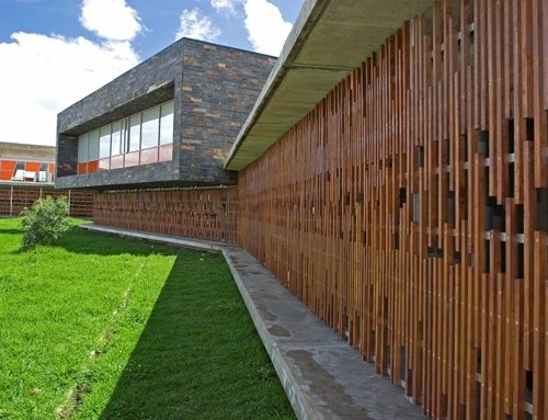 Padres Denuncian: Alrededores del Colegio Gerardo Molina, un «Hotel 5 Estrellas» para habitantes de calle