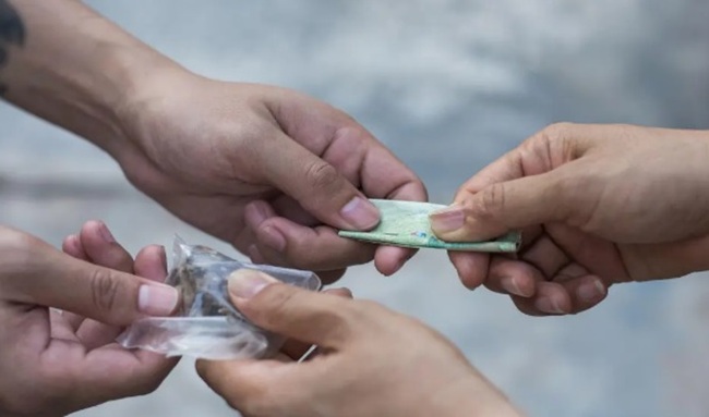 Denuncian: Calle de Rincón se convierte en 'Mini Cartucho' por venta y consumo de drogas