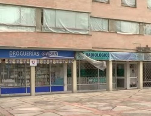 Siete delincuentes asaltan droguería en el barrio Ilarco en Suba y huyen con millonario botín