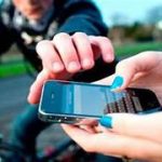 ¡Robo en Villa Elisa! Ladrón en bicicleta dejó a mujer «hablando sola» tras rápido hurto de celular