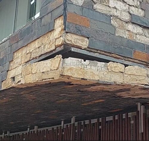 Denuncia en Suba: esquina del colegio Gerardo Molina en riesgo de colapso