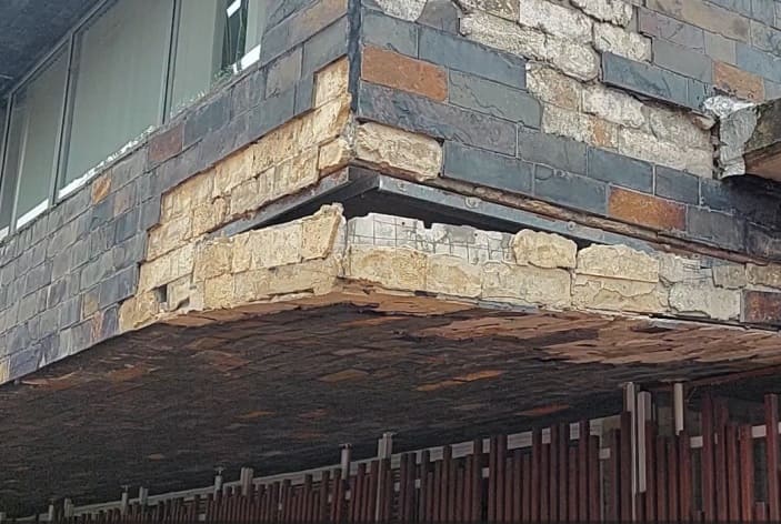 Denuncia en Suba: esquina del colegio Gerardo Molina en riesgo de colapso