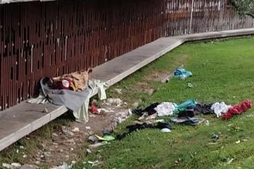 ¡Alerta en Suba! Padres denuncian: alrededores del Colegio Gerardo Molina, un «hotel 5 estrellas» para habitantes de calle