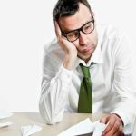 Casi una cuarta parte de los trabajadores en Bogotá están desmotivados con su empleo, revela estudio sobre ‘renuncia silenciosa’