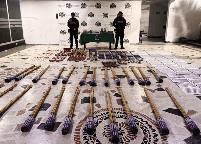 Decomisan 35 kilos de pólvora y 10.000 unidades en Kennedy por alerta ciudadana.