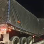 Alerta en la autopista norte: Monumental trancón por accidente de camión militar cargado con ANFO