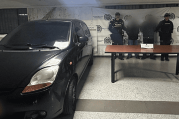 Capturados dos hombres responsables del hurto de un vehículo en Barrios Unidos