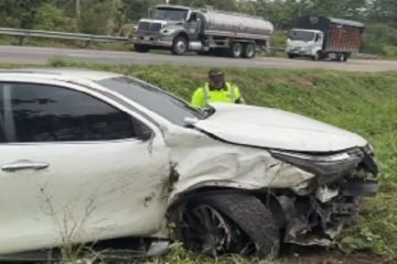 Artista Sebastián Ayala denuncia accidente provocado por bus de servicio público; dos integrantes de su equipo resultaron heridos