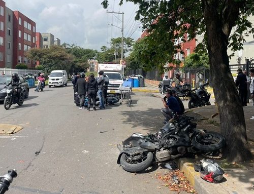 Choque entre dos motociclistas genera congestión vehicular en la calle 142A, en Suba