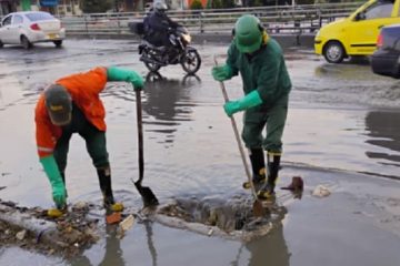 Más de 6.000 toneladas de basura han sido retiradas del alcantarillado de Bogotá en solo 30 días
