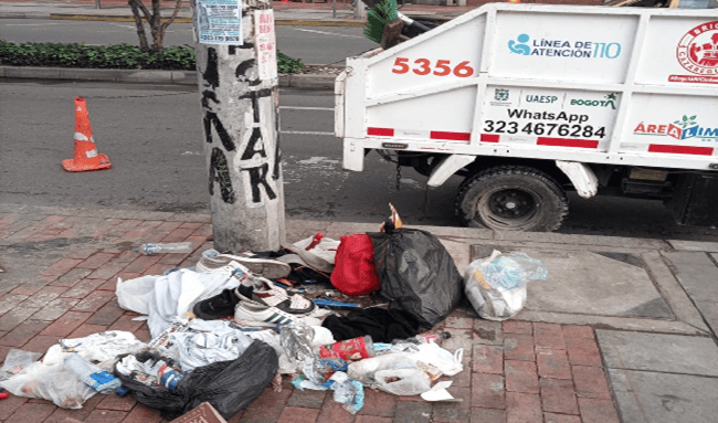 Alerta en Suba: Cazaregueros refuerzan limpieza en el barrio Rincón por mala disposición de basuras
