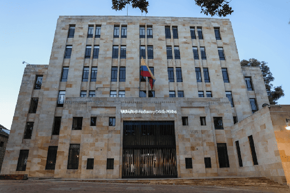 Distrito llama a morosos del predial a ponerse al día y anuncia pago por cuotas para impuesto vehicular