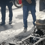 Justicia por mano propia en Villamaría, Suba: comunidad retuvo a presunto ladrón y quemó su motocicleta