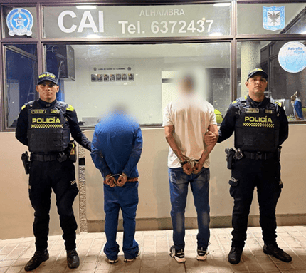 Policía captura a dos hombres tras hurto de camión con mercancía en el norte de Bogotá