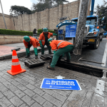 Acueducto de Bogotá refuerza operativos de mantenimiento del alcantarillado para prevenir emergencias durante las lluvias