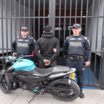 Megaoperativo en la Avenida Primero de Mayo deja 12 locales sellados y 4 capturados