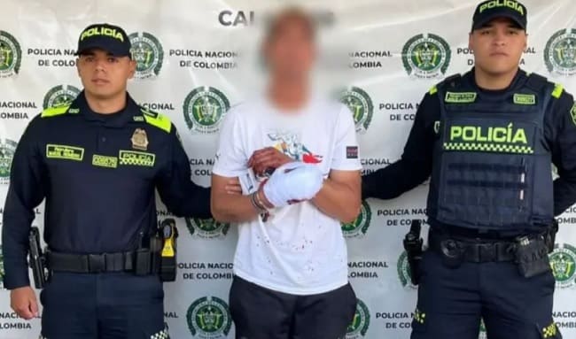 Hombre de 27 años fue capturado tras agredir a un policía en Suba; el hecho quedó en video