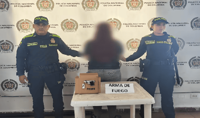 Escándalo en Honda: capturan a funcionaria del INPEC con arma en evento político