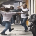 Violenta disputa por ventas ambulantes desata pelea con machetes en el 20 de Julio