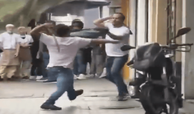 Violenta disputa por ventas ambulantes desata pelea con machetes en el 20 de Julio