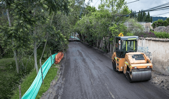 Trabajos de rehabilitación de la calle 222 ya llegan al 48 % de avance, mejorando 6.000 m² de vía