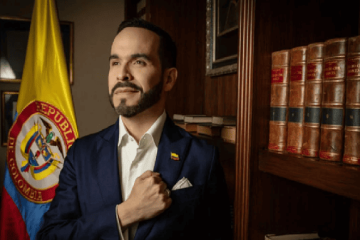 Juez ordena a Abelardo de la Espriella retirar publicidad de campaña que utilice símbolos patrios