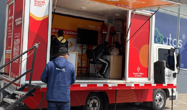 Unidad móvil de empleo llega a Suba con más de 2.200 vacantes laborales