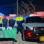 Capturan a dos hombres con arma de fuego en Kennedy durante operativo policial