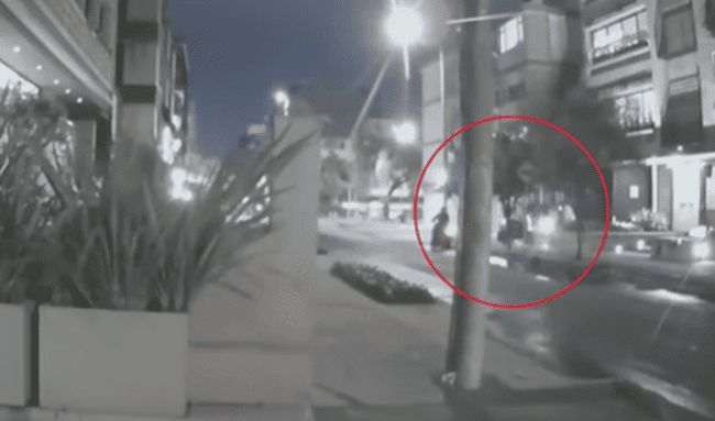 Cuatro delincuentes roban motocicleta de alta gama en la calle 85 y huyen hacia la carrera 30