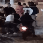 Hurto en Suba terminó en “paloterapia”: comunidad capturó a uno de los presuntos delincuentes