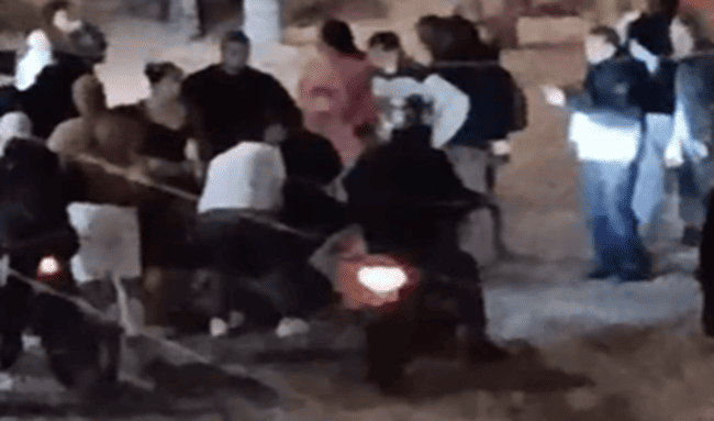 Hurto en Suba terminó en “paloterapia”: comunidad capturó a uno de los presuntos delincuentes