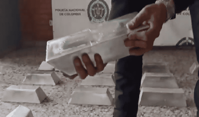 Operativo en aeropuerto deja al descubierto cargamento de estaño de más de $140 millones